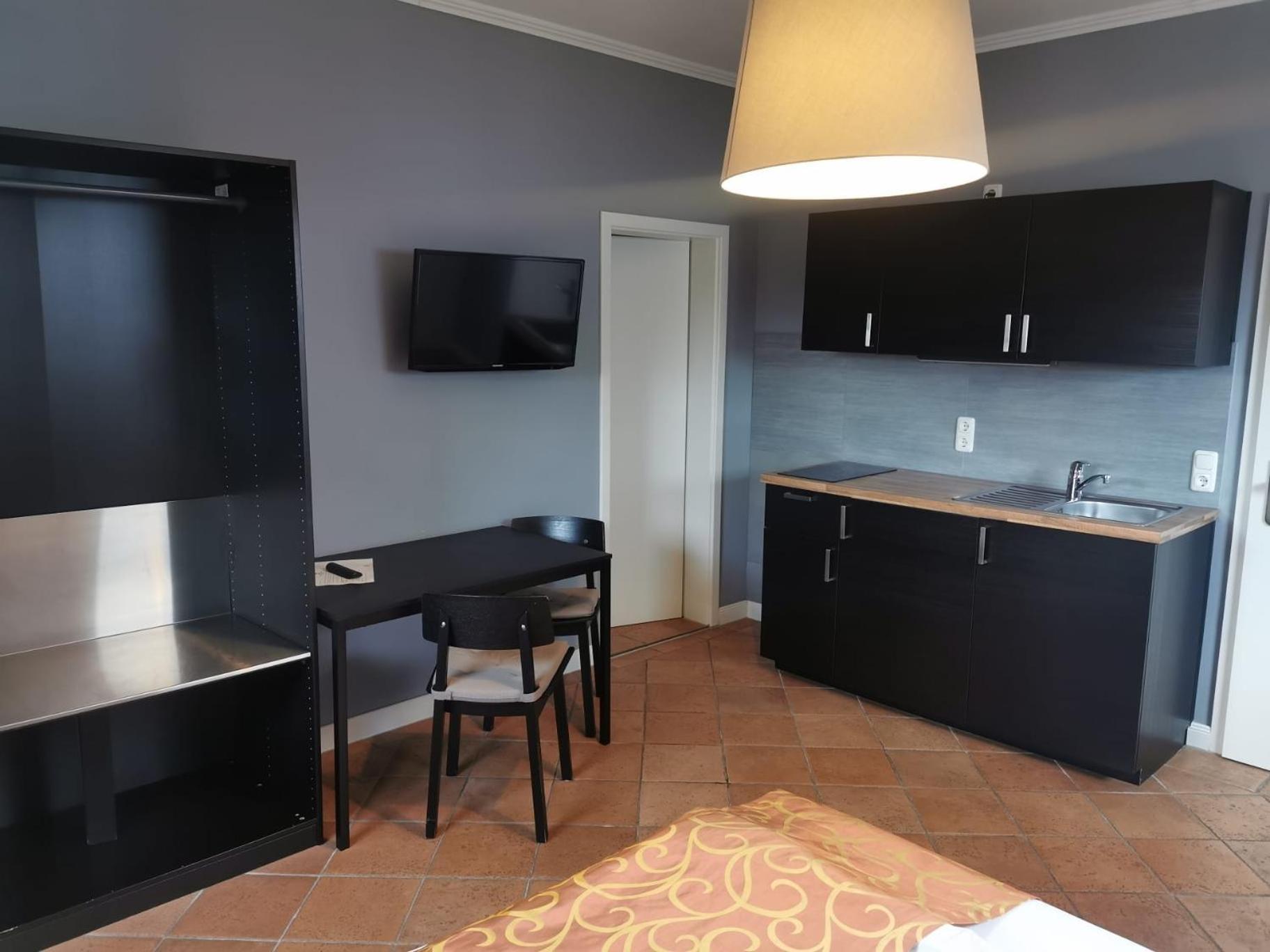 Unterwegs Ins Apartmenthaus Ehemalige Apartmenthaus Unterwegs Rostock